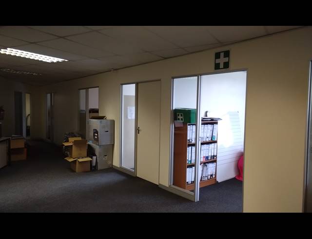 220M² OFFICE TO LET IN RIVERHORSE VALLEY
